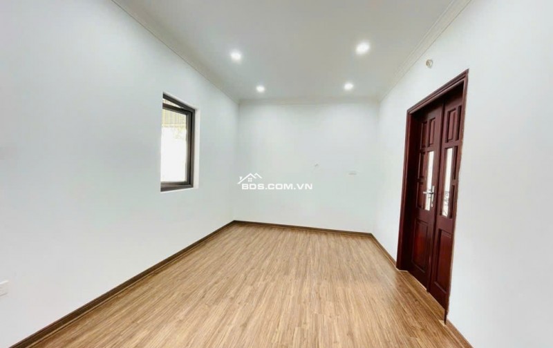 HIẾM !! Ô tô đỗ cửa | Kinh Doanh | Sổ vuông vắn | 42m2 Phố An Dương | 7,5 Tỷ  ( có TL )