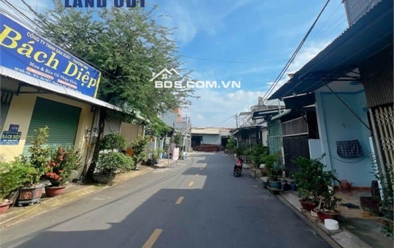 NP995 nhà phố ngang 8m, vị trí thuận lợi kinh doanh showroom đồ gỗ nội thất