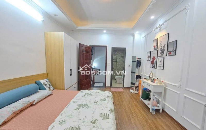 Cần bán nhà 34m x5 Tầng Tô Vĩnh Diện Thanh Xuân , đầy đủ nội thất gần Ngã Tư sở ngõ nông giá chưa đến 7 tỷ