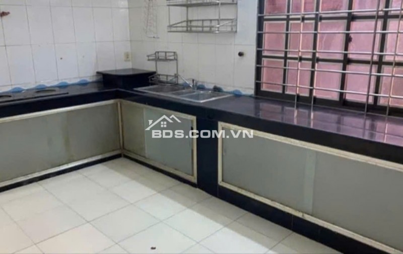 Cho thuê nhà nguyên căn P6Q8 – DTSD 112m2 – giá 9tr/th cọc 1 tháng. Lh:0903078807 – 0908570047.