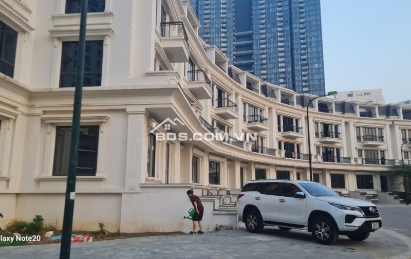 Chính chủ cần bán shophouse thấp tầng Sunshine City 220m 3,5 tầng giá rẻ