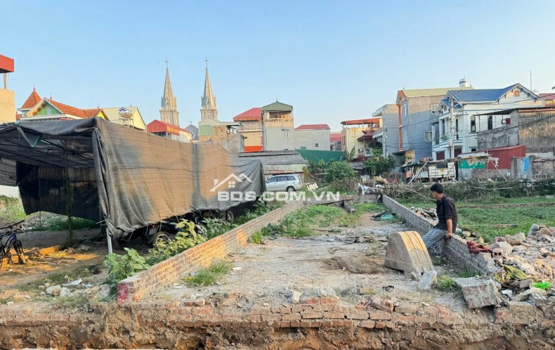 Bán 70m đất tổ 11, TT Quang Minh, Mê Linh, HN. Trục chính làng, mặt tiền kinh doanh. Giá 3,9 tỷ.