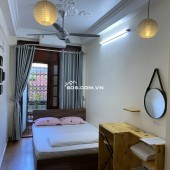 ĐANG KINH DOANH HOMESTAY - 4 Tầng MẶT NGÕ Nhà Chung 25/45m chỉ 8.5 tỷ - SÂN CHUNG RỘNG, SỔ ĐẸP