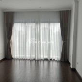 Bán nhà 6 tầng mặt đường Lạc Long Quân 6 tầng, thang máy.