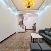 KIM NGƯU  gần phố ngõ ít nhà thoáng  , mặt tiền rộng nội thất đầy đủ , thiết bị hiện đại