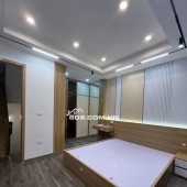 Căn nhà đẹp, tọa lạc tại ngõ thông giữa Lê Trọng Tấn và Hoàng Văn Thái, cách mặt ngõ ô tô tránh chỉ 10m, thuận tiện di chuyển.
Giá: 6.95 tỷ VNĐ,