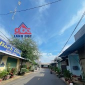 NP995 nhà phố ngang 8m, vị trí thuận lợi kinh doanh showroom đồ gỗ nội thất