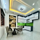 CẦN BÁN NHANH NHÀ NGỌC THỤY 40M 5 TẦNG GIÁ 5TY8
LH;0967003186