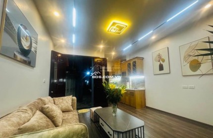 Bán nhà đẹp 5 tầng Hồng Tiến, DT 54m2, ngõ thông các ngả, oto vào nhà, vị trí hiếm, giá 10 tỷ 5