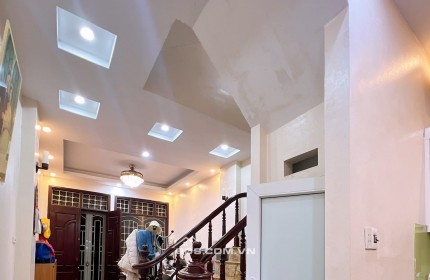 Nhà Định Công cần bán, ngõ to như phố ô tô lao vun vút,kinh doanh cho thuê dòng tiền 30tr/1 tháng. Nhà 5 tầng chủ tự xây đẹp chắc chắn mặt tiến