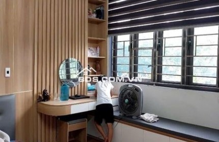 BÁN NHÀ MẶT PHỐ LÊ THÁNH TÔNG THOÁNG CÓ GIẾNG TRỜI THOÁNG MÁT, Ô TÔ ĐỖ CỬA