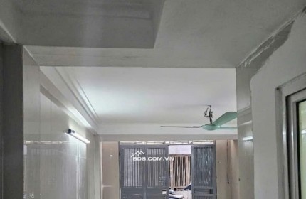 Bán nhà Khúc Thừa Dụ Cầu Giấy 42m x 4T - 4 ngủ giá 8.4 tỷ, nhà đẹp,  về ở ngay