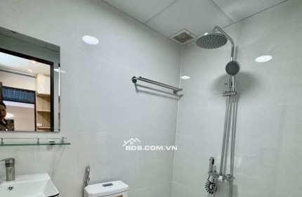 Bán căn hộ TT Nguyễn Chí Thanh ,quận Ba Đình siêu đẹp.Lô Góc 3 mặt thoáng sáng, View sân chung,Full nội thất sịn xò,2PN