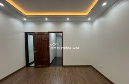 Bán nhà  xinh Ngọc Lâm 36m2 thang máy– nhỉnh 10 tỷ– ô tô vào nhà- kinh doanh sầm uất.