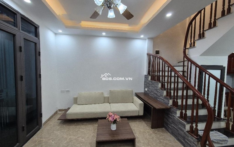 Bán nhà Nguyễn Văn Cừ, Long Biên, ô tô, 45m2, 5 tầng, 5 tỷ 35