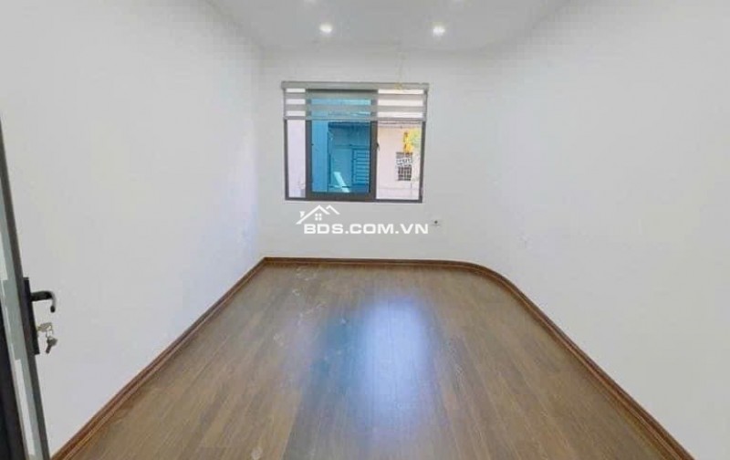 Bán nhà Nguyễn Văn Cừ, Long Biên, ô tô đỗ cửa, 50m2, 5 tầng, giá 4 tỷ 8