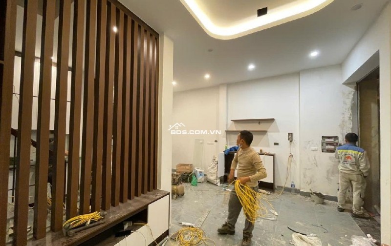 NHÀ LỘC LONG QUÂN - 200M2 X 5 TẦNG - 11.5 TỶ -  MẶT TIỀN RỘNG 5M - VỊ TRÍ ĐẮC ĐỊA