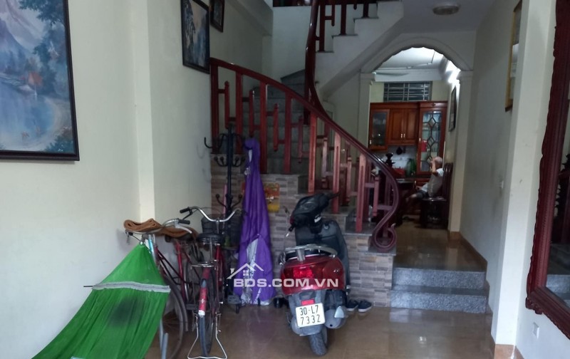 BÁN NHÀ MẶT PHỐ THANH AM-LONG BIÊN 9.95 TỶ 40m, 4 TẦNG DÂN XÂY, Ô TÔ TRÁNH, KINH DOANH ĐỈNH.