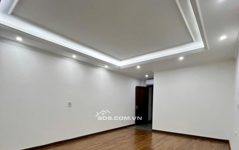 Cơ Hội Sở Hữu Nhà 7 Tầng Khu VIP Cầu Giấy, 50m2, Gara Ô tô - Chỉ 18 Tỷ