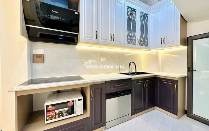 Nhà Đẹp Ô TÔ ĐỖ CỬA, Đón Tết Vĩnh Hưng 30m, 5 tầng, giá 6.9 tỷ.