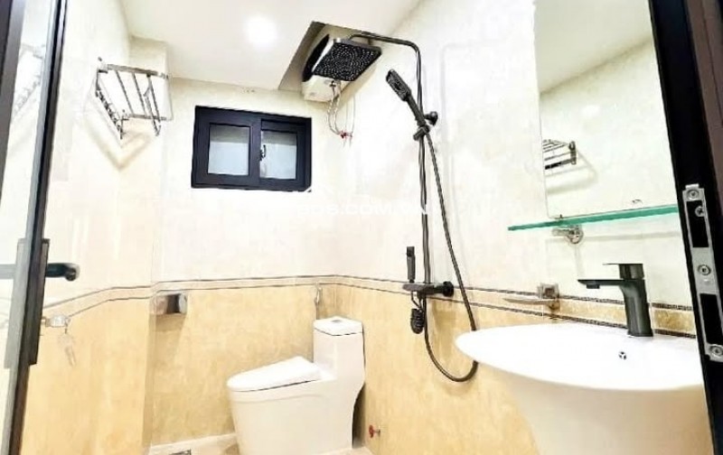 Ngay dưới chân ĐẠI HỌC Y HÀ NỘI, Nhà 6T, Sẵn nội thất, Ngõ 3 gác, DTSD 35m2, chỉ 7 tỷ