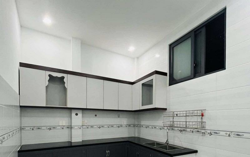 Bán nhà mặt tiền HT05, quận 12 với 3PN gần chợ tiện kinh doanh, 68m²