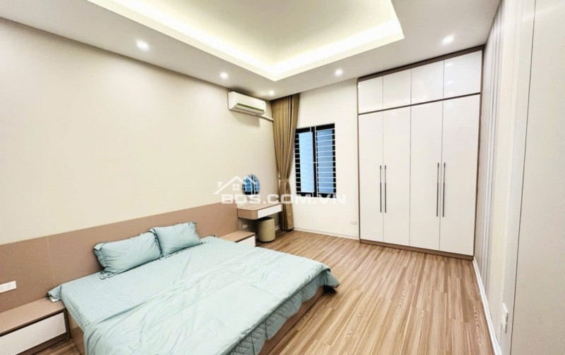 Nhà Đẹp Triều Khúc- TX , 40m2 , Giá hơn 6 Tỷ ,oto tránh 30m, full nội thất