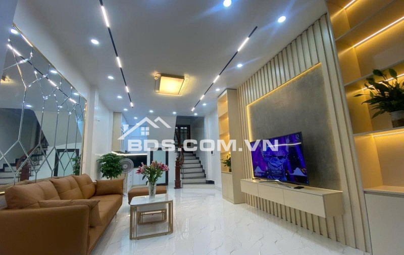 HIẾM! BÁN NHÀ HÀO NAM, KHU VIP PHÂN LÔ Ô TÔ TRÁNH - 6 TẦNG DT 40M2, MT 4.2M, GIÁ 10 TỶ