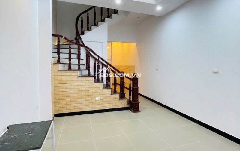 Bán nhà Lạc Long Quân Tây Hồ 46m2, 9 tỷ - 0974995683