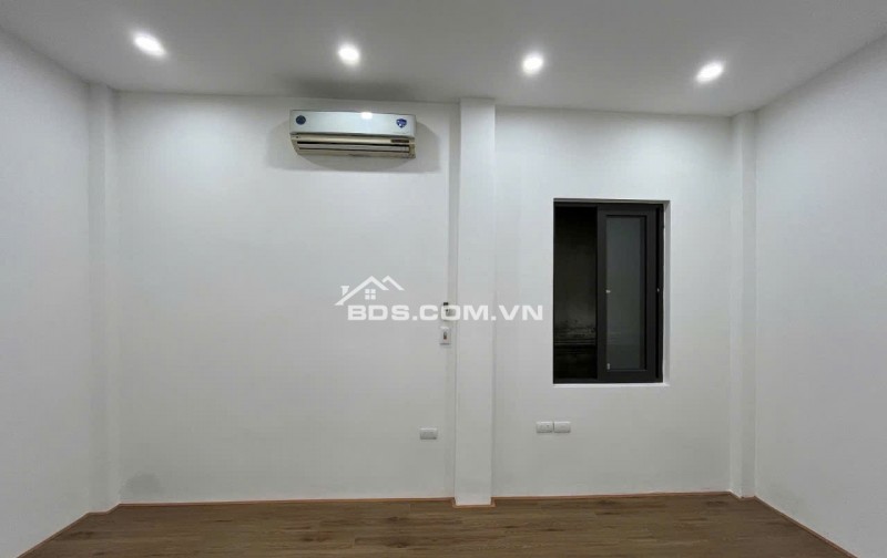 Bán nhà Hoàng Mai Hà Nội, DT 34/40 m2 (4 tầng), chỉ 3,65 tỷ. Lh: 0977756689