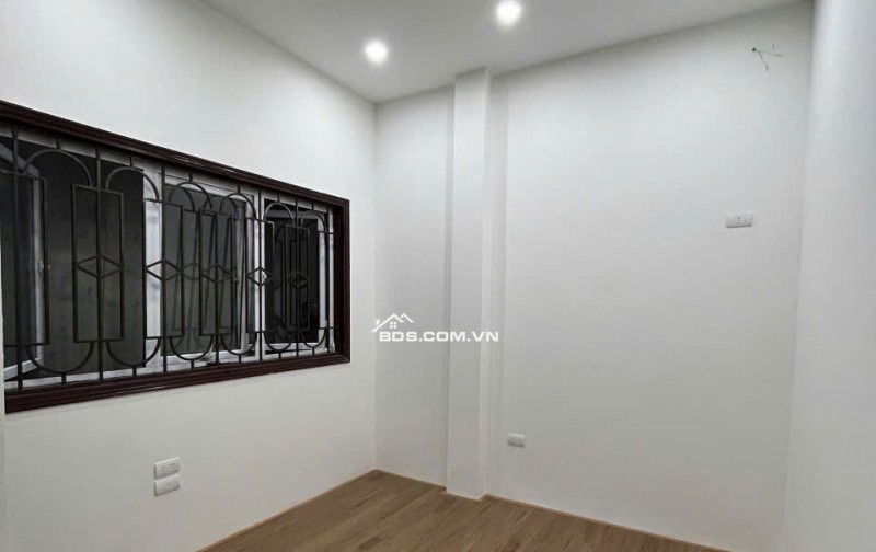 Bán nhà Hoàng Mai Hà Nội, DT 34/40 m2 (4 tầng), chỉ 3,65 tỷ. Lh: 0977756689