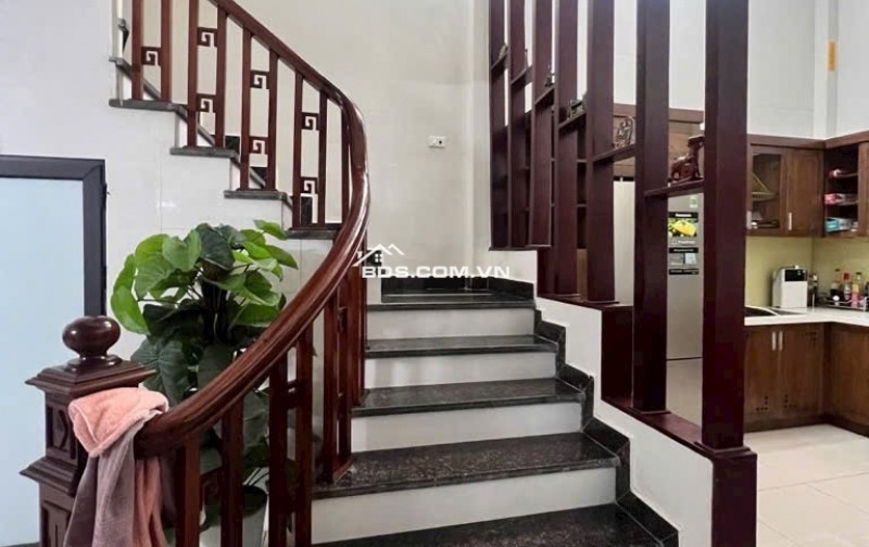 nhà ĐẸP phân lô 50m2, 5 tầng,mặt tiền 4.5m, ô tô tránh, khu vực Quận Hai Bà Trưng