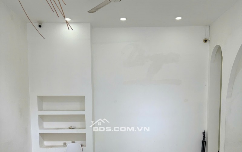 Bán shophouse 110m2 mặt tiền Lê Văn Sĩ kinh doanh sầm uất