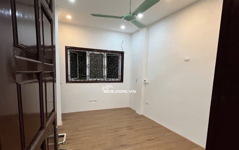 Bán nhà Hoàng Mai Hà Nội, DT 34/40 m2 (4 tầng), chỉ 3,65 tỷ. Lh: 0977756689