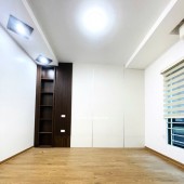 Bán nhà 4 tầng đẹp, phố Nguyễn Văn Cừ, trung tâm Long Biên, ngõ rộng ô tô đỗ cửa