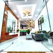 Hiếm ! Chỉ 6.7 Tỷ - Lê Trọng Tấn, Thanh Xuân - Ở Ngay - Gần Phố - 40m*5Tầng.