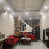 Đường Láng, Đống Đa - Gần Phố - Dân Xây - 2 Thoáng - Full Tiện Ích - 38m*5T. Chỉ 7.69 Tỷ.