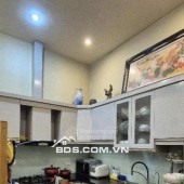 Bán nhà 1 tầng vị trí đẹp cách phố Âu Cơ 2 nhà - gần Hồ Tây, chợ hoa Quảng An