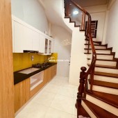 BÁN NHÀ CẦU GIẤY 35M2 X 5 TẦNG 7.5 TỶ - VỊ TRÍ ĐẮC ĐỊA