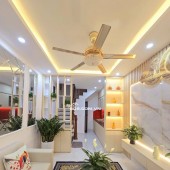 Nhà Đẹp Đón Tết Nguyễn Văn Linh, Long Biên 21m,  4 tầng, mt 3m, giá 3.7 tỷ.