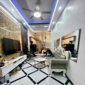 ❤️❤️ HÓT LẮM - 4,2 TỶ - NHÀ ĐẸP THẠCH BÀN 5 TẦNG - LÔ GÓC - 7 CHỖ ĐỖ CỬA - FULL NỘI THẤT
Vị trí đẹp ngõ trước nhà oto 7 chỗ vào, sát khu tđc Him Lam