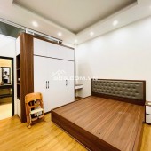 CHỦ NHÀ CẦN BÁN GẤP NHÀ  ĐÊ LA THÀNH DT  39 -6 TẦNG -MT  5.4 GIÁ ;15 tỷ Ba Đình