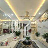CHỈ 3,7 TỶ -  NHÀ ĐẸP SÀI ĐỒNG, LUNG LINH ĐÓN TẾT, 3 PN - THIẾT KẾ ĐẸP - RẤT GẦN Ô TÔ - TIỆN ÍCH.
