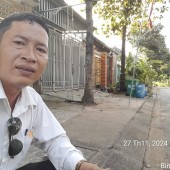 Nhà cấp 4 còn rất mới với 3 phòng ngủ. Tiện nghi đầy đủ, chỉ việc dọn vô ở