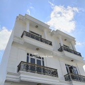 Người ta sắm quần sắm áo, chứ em sắm nhà ăn tết ạ.
