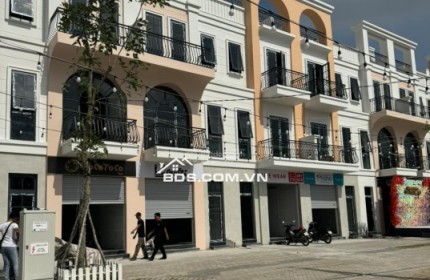 Nhà phố shophouse Royal trung tâm Tân Trụ sở hữu lâu dài 1 trệt, 3 lầu, giá 2,6 tỷ/căn