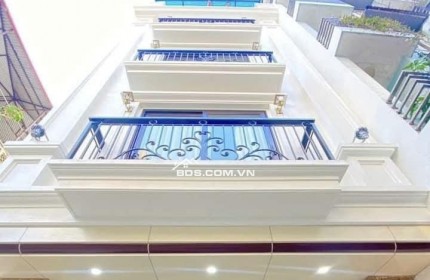 Ngay dưới chân ĐẠI HỌC Y HÀ NỘI, Nhà 6T, Sẵn nội thất, Ngõ 3 gác, DTSD 35m2, chỉ 7 tỷ