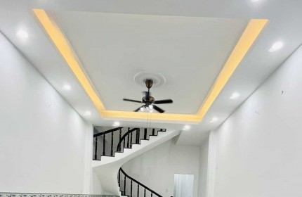 Bán nhà mặt tiền HT05, quận 12 với 3PN gần chợ tiện kinh doanh, 68m²