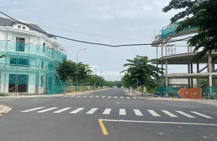 Nhà phố thương mại Hòa Lợi: Giá rẻ, pháp lý chuẩn, đầu tư là thắng!
Hoa Loi Commercial Townhouse: Affordable, Legal, and Profitable Investment!