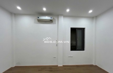 Bán nhà Hoàng Mai Hà Nội, DT 34/40 m2 (4 tầng), chỉ 3,65 tỷ. Lh: 0977756689